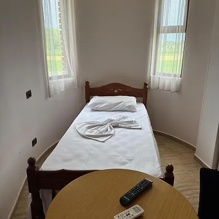 E Kuqe Hotel