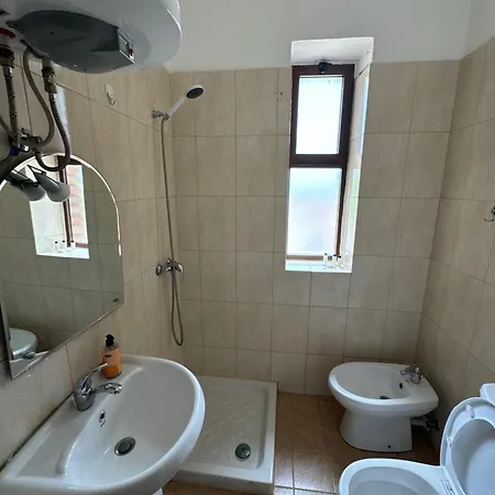 E Kuqe Hotel